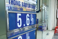 Lãi suất tiết kiệm ngân hàng kém hấp dẫn người gửi tiền.