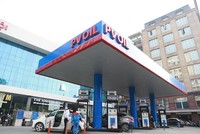 Một điểm bán xăng của PVOil. (Ảnh: Đức Duy/Vietnam+).