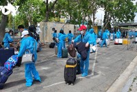 Tiếp nhận, cách ly 305 công dân Việt Nam về từ Nga.