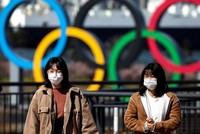 Làn sóng Covid-19 mới đẩy Nhật Bản vào “thế khó” trước thềm Olympic. Ảnh: Reuters.