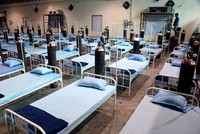 Chính quyền thành phố Mumbai chuyển đổi một tòa nhà công sở thành bệnh viện dã chiến nhằm đương đầu với làn sóng lây nhiễm SARS-CoV-2 hiện tại. (Ảnh: ANI).