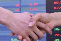 Hoạt động M&A hồi phục từ tháng 6/2020 và duy trì mạnh mẽ cho đến nay.