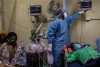 Bệnh viện Ấn Độ thời Covid-19. Ảnh: Reuters.
