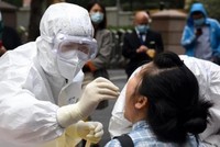 Xét nghiệm axit nucleic tại Trung Quốc. (Nguồn: Tân Hoa xã).