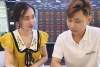 Cùng với những toan tính M&A, giá cổ phiếu của các doanh nghiệp tăng vọt. Ảnh: Dũng Minh.