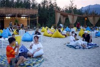 Khách hàng sẽ không được phục vụ dịch vụ ăn, uống tại chỗ bắt đầu từ 12 giờ ngày 7/5 cho đến khi có thông báo mới để phòng, chống dịch COVID-19 trên địa bàn Đà Nẵng. (Ảnh: Trần Lê Lâm/TTXVN).