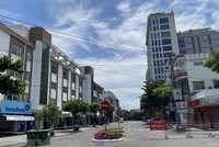 Khu vực Bar New Phương Đông (phường Thuận Phước, quận Hải Châu, thành phố Đà Nẵng) được cách ly. (Ảnh: Văn Dũng/TTXVN).