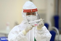 Lấy mẫu bệnh phẩm bệnh nhân Covid-19.