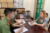 Cơ quan an ninh điều tra Công an thành phố Hà Nội đấu tranh đối tượng môi giới người nhập cảnh trái phép. (Nguồn: anninhthudo.vn).