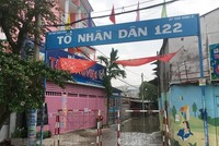 Một hẻm thuộc ấp Tam Đông 3 (xã Thới Tam Thôn, huyện Hóc Môn) bị phong tỏa do liên quan đến các ca nghi nhiễm COVID-19. (Ảnh: Tiến Lực/TTXVN).