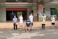 Hình ảnh các bệnh nhân được công bố khỏi bệnh trước đó. (Ảnh: Thanh Thương/TTXVN).