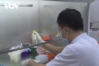 Xét nghiệm tìm virus SARS-CoV-2 tại Bệnh viện Bệnh Nhiệt đới.