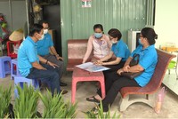 Thứ bảy, chủ nhật, viên chức và NLĐ BHXH TP.Sa Đéc tích cực đi từng nhà, gặp từng người dân để tuyên truyền chính sách BHXH tự nguyện.