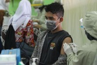 Jakarta bắt đầu tiêm vaccine cho trẻ từ 12-17 tuổi. Nguồn: CNBC.