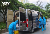 Chuẩn bị xe để vận chuyển bệnh nhân Covid-19.