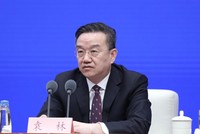 Ông Viên Lâm, quan chức Cục Quản lý Dược phẩm Quốc gia Trung Quốc. (Ảnh: Nhật báo Trung Quốc).