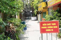 Lực lượng chức năng đã phong tỏa khu F3, ngõ 171 Thái Hà với hơn 10 hộ dân, nơi bệnh nhân T.C.T., 31 tuổi, sinh sống.