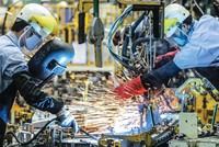 Doanh nghiệp nỗ lực tìm “cơ” trong “nguy”