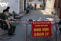 UBND phường Vĩnh Niệm đã phong tỏa khu vực nơi ga đình chị H sinh sống.