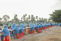 Bình Dương huy động 600 đội lấy mẫu xét nghiệm, trong đó hơn 3.000 thanh niên tình nguyện trong tỉnh tham gia. (Ảnh: TTXVN phát).