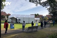 Người dân xếp hàng chờ xét nghiệm tại thành phố Sydney.