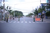 TP.HCM đang thực hiện giãn cách xã hội theo chỉ thị 16 tăng cường, người dân không được ra đường từ 18h - 6h.