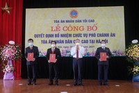 Trao quyết định cho 3 tân Phó Chánh án TAND Cấp cao tại Hà Nội.
