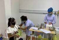 Người dân Lào tiêm vaccine ngừa Covid-19.