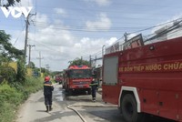 Lực lượng chữa cháy có mặt tại hiện trường.