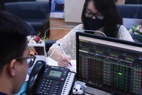 Dòng tiền đang luân chuyển khá nhanh qua các nhóm cổ phiếu. Ảnh: Dũng Minh.