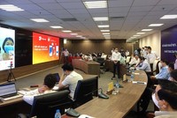 Đại diện dự án "Giúp tôi!" giới thiệu về nền tảng với Thủ tướng Phạm Minh Chính tại lễ công bố kết nối Nền tảng hỗ trợ tư vấn khám, chữa bệnh từ xa (Telehealth) và ra mắt Trung tâm công nghệ phòng, chống dịch Covid-19 Quốc gia ngày 9/8.