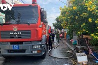 Lực lượng Cảnh sát Phòng cháy chữa cháy đã huy động nhiều xe chữa cháy đến dập tắt ngọn lửa.