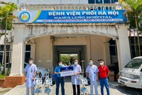 Tập đoàn Công nghệ CMC trao tặng cho Bệnh viện Phổi Hà Nội 3 máy thở oxy dòng cao HFNC trị giá 1 tỷ đồng.