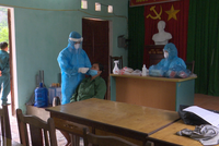 Lấy mẫu xét nghiệm cho người dân trên địa bàn huyện Văn Lãng, tỉnh Lạng Sơn.