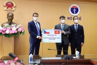 Việt Nam tiếp nhận hơn 250.000 liều vaccine COVID-19 do Séc trao tặng.