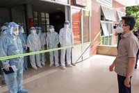 Ngày 27/8/2021, Phó Thủ tướng Chính phủ Vũ Đức Đam cùng đoàn công tác của Chính phủ đến kiểm tra, chỉ đạo công tác phòng chống dịch COVID-19 trên địa bàn tỉnh Long An. (Ảnh: TTXVN phát).