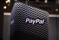 Biểu tượng mạng thanh toán điện tử PayPal tại một sự kiện ở Saint-Denis, gần thủ đô Paris (Pháp). (Ảnh: AFP/TTXVN).