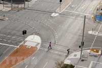 Cảnh vắng vẻ trên đường phố ở Canberra, Australia, ngày 21/8/2021. (Ảnh: THX/TTXVN).