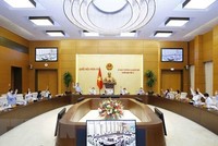 Ủy ban Thường vụ Quốc hội biểu quyết thông qua định mức phân bổ dự toán chi thường xuyên ngân sách nhà nước năm 2022. (Ảnh: Doãn Tấn/TTXVN).