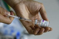 Tiêm vaccine ngừa COVID-19 ở Tuyên Quang. (Ảnh: Nam Sương/TTXVN).