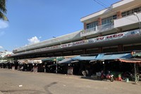 Chợ đầu mối Hóc Môn đóng cửa hơn 10 tuần nay.