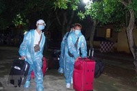 Các công dân tại khu cách ly tập trung ở Hưng Yên. (Ảnh: Đinh Tuấn/TTXVN).