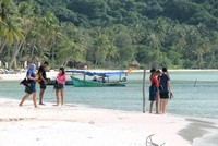 Bãi Sao (Phú Quốc) cuốn hút du khách quốc tế. (Ảnh: Trường Giang/TTXVN).