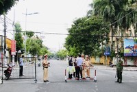 Một điểm chốt được thiết lập để phòng, chống dịch COVID-19 trên địa bàn TP. Phủ Lý.