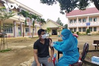 Phong tỏa diện hẹp nhất có thể, mở rộng xét nghiệm và tăng cường tiêm vaccine để sớm khôi phục phát triển kinh tế xã hội.