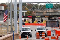 Mỹ sẽ mở cửa biên giới trên bộ vào tháng tới cho những người tiêm vaccine đầy đủ. Ảnh minh họa: Reuters.