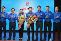 Ban Bí thư Trung ương Đoàn chúc mừng bà Nguyễn Phạm Duy Trang và ông Nguyễn Minh Triết. (Ảnh: VGP).