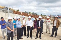 Chủ tịch UBND tỉnh Đắk Lắk, ông Phạm Ngọc Nghị làm việc với nhà đầu tư đang triển khai dự án trên địa bàn tỉnh.