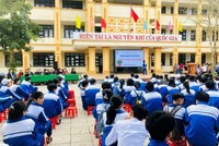 Ngày mai (1/11), học sinh tại thành phố Đông Hà tạm dừng đến trường, chuyển sang học trực tuyến.