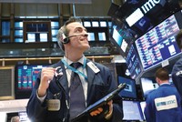 Thông điệp của Fed đã giúp chỉ chứng khoán Mỹ đóng cửa phiên 3/11 ở mức cao kỷ lục.